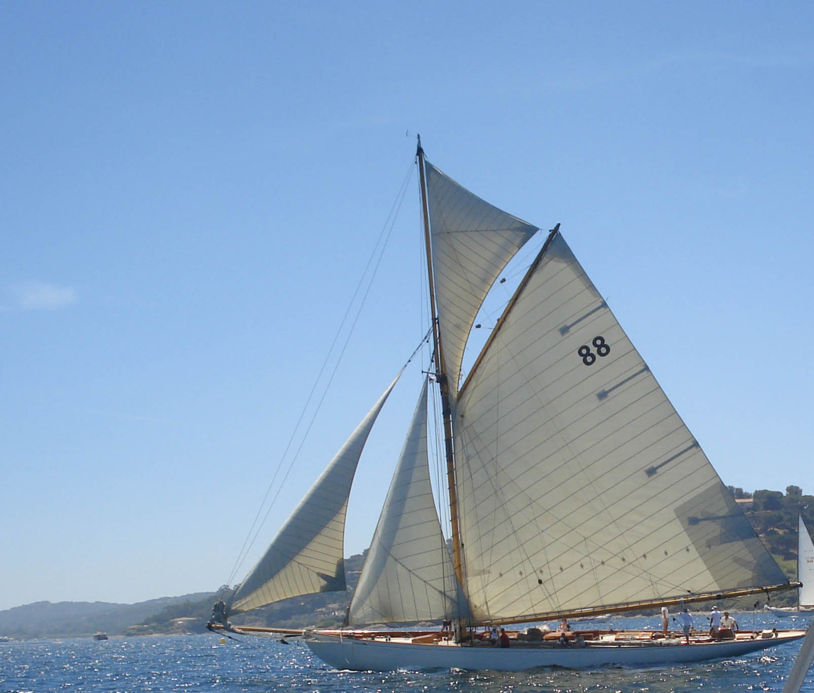Hire old rigs monohull catamaran gulf St Tropez